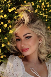 Ukrainian wife from nikolaev julia with Blonde hair age 32