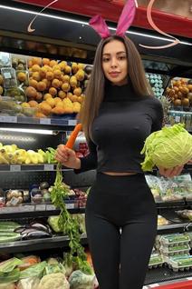 Ukrainian woman anna from kiev with Black hair age 37