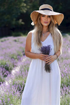 Girl from genova karina with Blonde hair age 33 photo-4