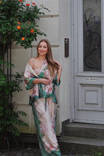 Femme parfaite victoria de vienna avec Blond cheveux, âge 43