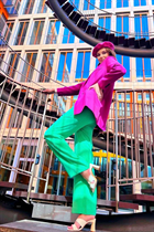 Dating a german girl elena from munich with Black hair 37 years old photo-13