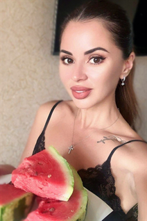 Épouse d'Ukraine yana de kharkov avec Brunette cheveux, âge 44