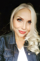 Mariée de kusadasi nataliia avec Blanc gris cheveux, âge 55 photo-2