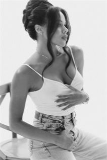 Jolie fille ukrainienne vervinia de kharkov avec Noirs cheveux, âge 27