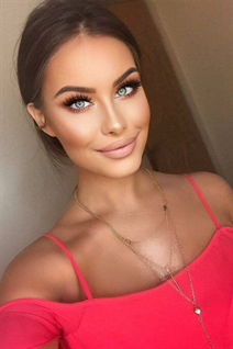 Mariée de warsaw gabriella avec Brunette cheveux, âge 28