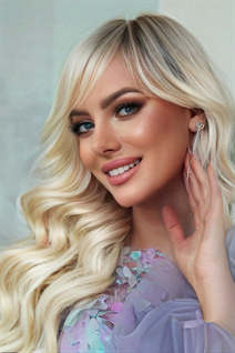 Chica ucraniana para matrimonio liudmila de kiev con pelo Rubio y edad 43