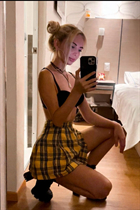 los angeles bride kristina with Blonde hair age 34 photo-4