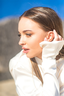 Ukraine beautiful women daria from matiychuk with Light Brown hair age 24