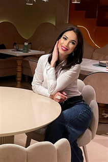Perfect woman alena from valencia with Light Brown hair age 37