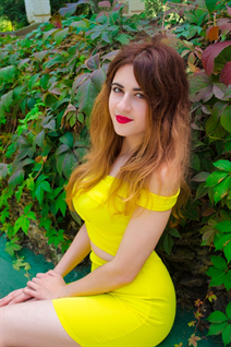 Single women in ukraine juliya from odessa with Auburn hair age 24