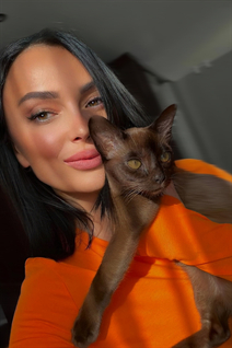 Belleza ucraniana iryna de kiev con pelo Negro y edad 44