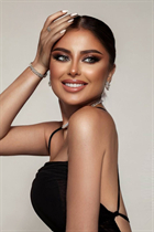 Pretty girl alina from riyadh with Light Brown hair age 37 photo-1