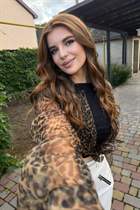 Ukrainian woman olena from uman with Dark Brown hair age 18 photo-19