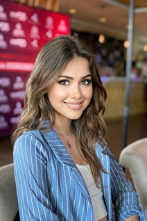 Mariée tchèque maria de prague avec Brunette cheveux 24 ans