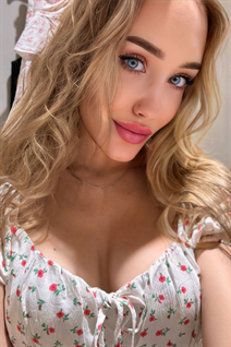 Jolie fille yana de warsaw avec Blond cheveux, âge 27