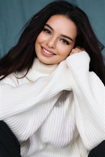Ukrainian woman diana from krivoy rog with Dark Brown hair age 22