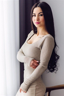 Gorgeous Ukrainian woman vergiliya from kiev with Black hair age 29