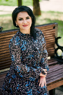 Russian live chat with viktoria from north royalton with Black hair age 44