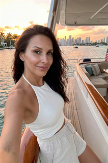 Mariée de katowice julia avec Brunette cheveux, âge 42