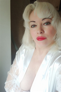 Hermosa mujer ucraniana soltera olena de borispol con pelo Rubio y edad 56