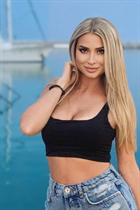 marbella bride anna with Light Brown hair age 27 photo-4