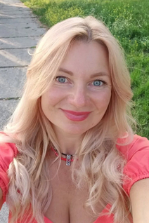 Hermosa chica ucraniana svetlana de kiev con pelo Rubio y edad 42