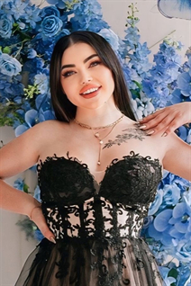 Jolie fille ukrainienne oksana de nikolaev avec Noirs cheveux, âge 31