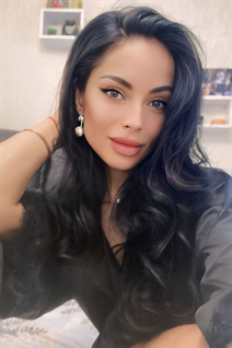 Perfect woman elina from madrid with Black hair age 37