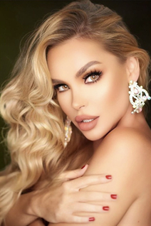 Chica de barcelona vladislava con pelo Rubio y edad 39