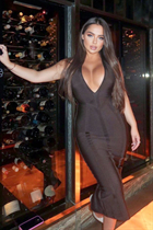 Romanian woman smaranda from bucharest with Dark Brown hair 27 years old photo-2