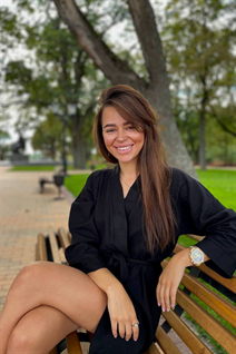 Ukrainian woman online alina from los angeles with Dark Brown hair age 25