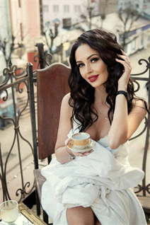 Date fille ukrainienne irina de lutsk avec Noirs cheveux, âge 37