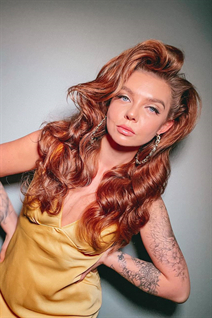 Dama ucraniana soltera anna de kyiv con pelo Marrón claro y edad 37