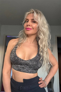 Femme ukrainienne pour sortir avec viktoriia de kharkov avec Blond cheveux, âge 53