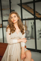 Femme ukrainienne pour sortir avec violetta de kiev avec Chatain clairs cheveux, âge 27 photo-4