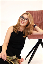 Femme tchèque olena de prague avec Blond cheveux 48 ans photo-1