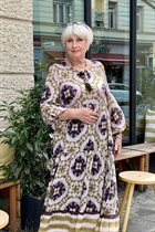 Dama de Ucrania valentyna de kiev con pelo Rubio y edad 70 photo-1