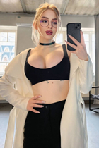 Ukrainian lady karyna from kiev with Blonde hair age 22 photo-6