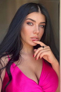Perfect woman julia from budapest with Black hair age 26