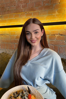 Belle femme ukrainienne alexandra de kropivnitskiy avec Chatain clairs cheveux, âge 21