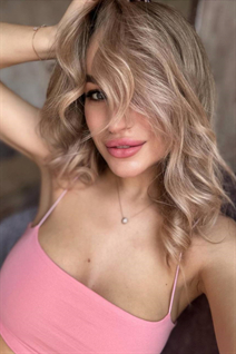 Jolie fille ukrainienne alina de kyiv avec Blond cheveux, âge 34