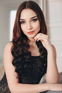 Belles femme ukrainienne oleksandra de mykolaiv aux cheveux Noirs, age 28