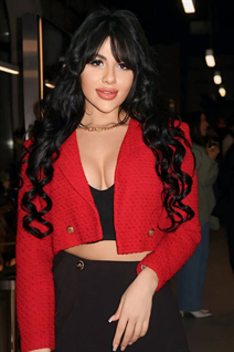 Deslumbrante novia ucraniana luiza de kharkov con pelo Negro y edad 31