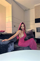Girl from new york sofia with Light Brown hair age 23 photo-3