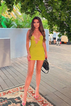 Dating a romanian woman alexandra from baia mare with Black hair 27 years old photo-1