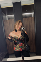 Girl from toronto diana with Light Brown hair age 25 photo-1