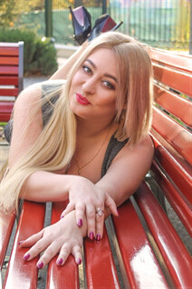Date ukrainian yana from kharkov with Blonde hair age 31