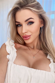 Ukrainian single woman evelina from kiev with Blonde hair age 25