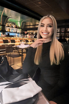 Perfect woman julia from buenos aires with Light Brown hair age 22 photo-3