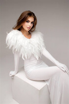 Hermosa mujer ucraniana victoria de khmelnitsky con pelo Marrón oscuro y edad 23 photo-2